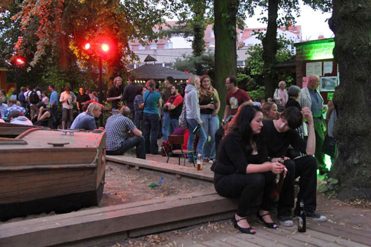 WAS-Textfest, Pause im Freigarten des Peter-Weiss-Hauses
