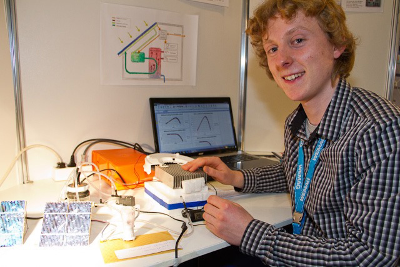 Eamon Nethe von der FH Stralsund erreicht mit seinem Projekt „Kombinierte solarthermische und Photovoltaikanlage mit Wärmepumpe“ den ersten Platz im Fachgebiet Technik