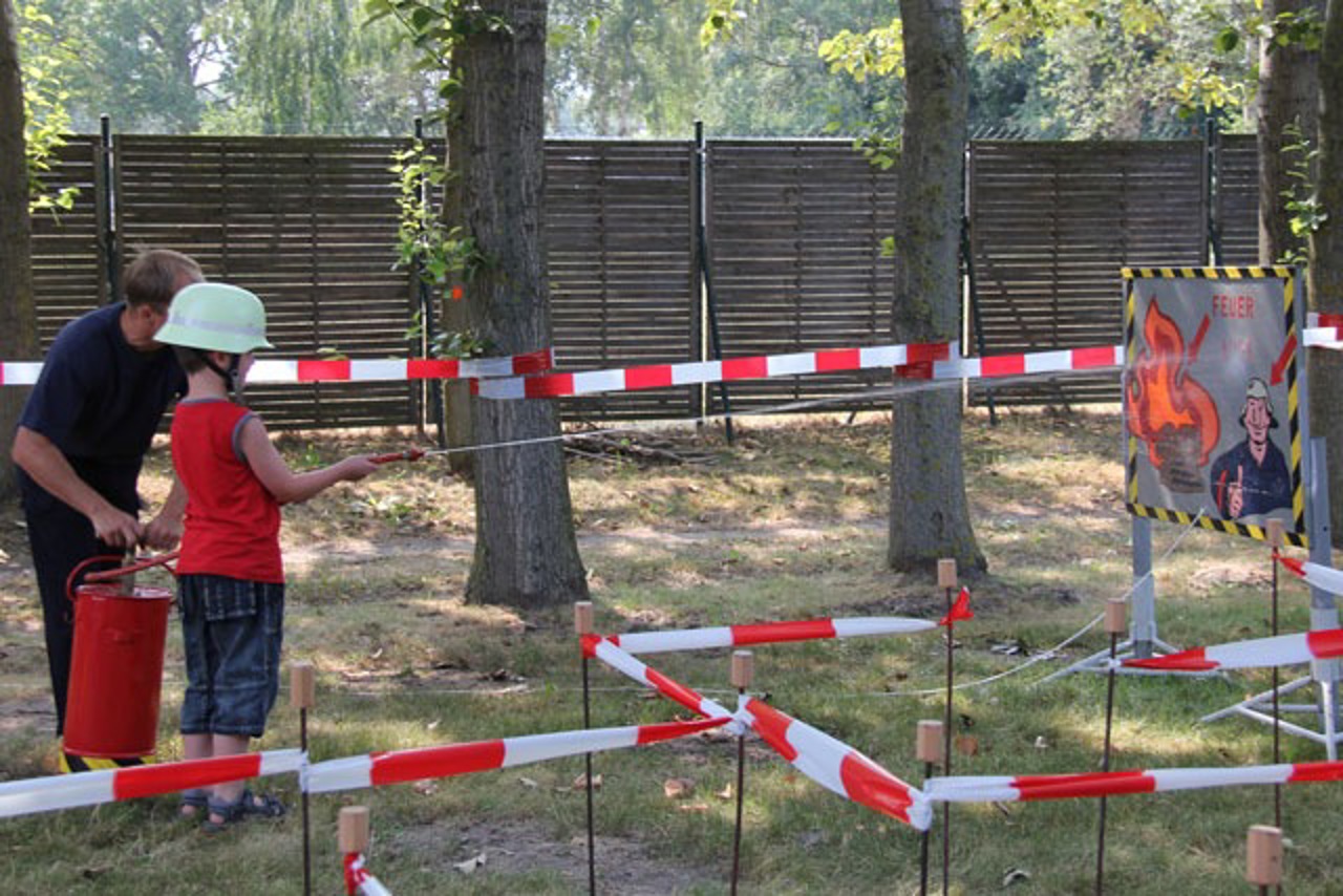 Hindernisparcours der Stützpunktfeuerwehr der Marine