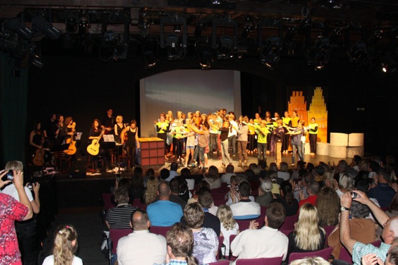 Premiere von "ViERZAUBERT!" im Theater im Stadthafen