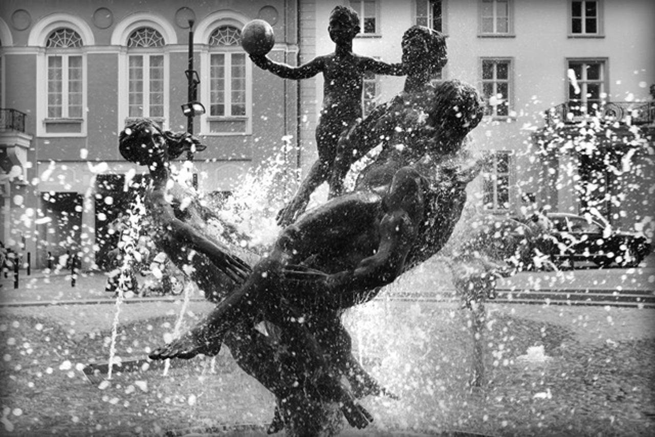 "Porno-Brunnen"