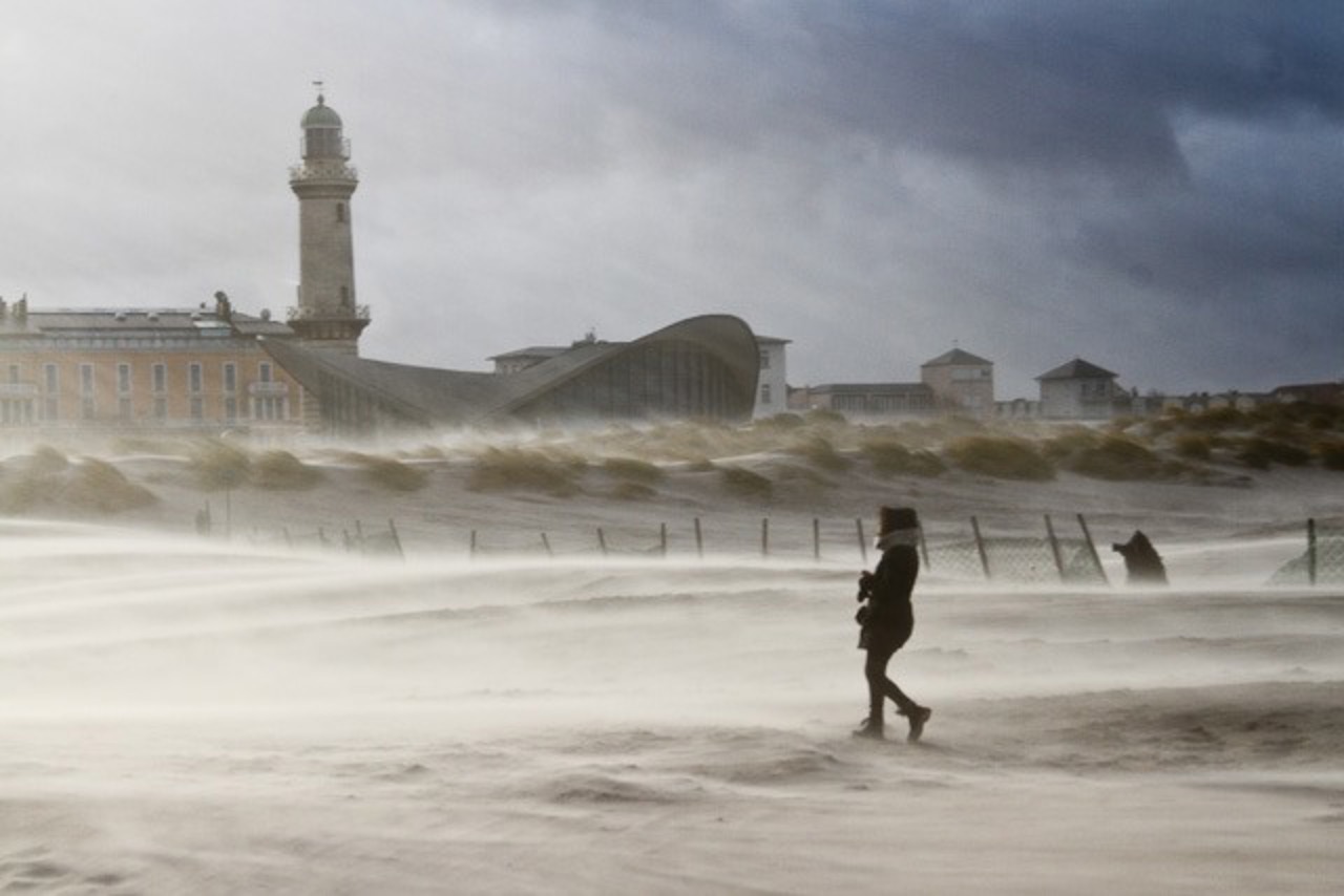 Xaver bringt orkanartigen Wind nach Warnemünde