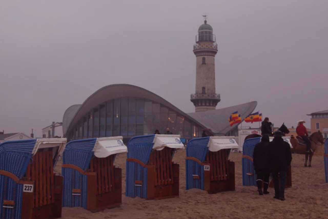 Wintertreiben vom Strand bis hin zum Leuchtturm