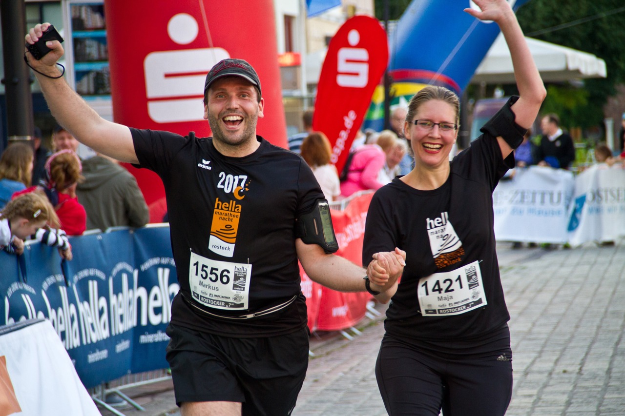 Zieleinlauf bei der Rostocker Marathonnacht 2017