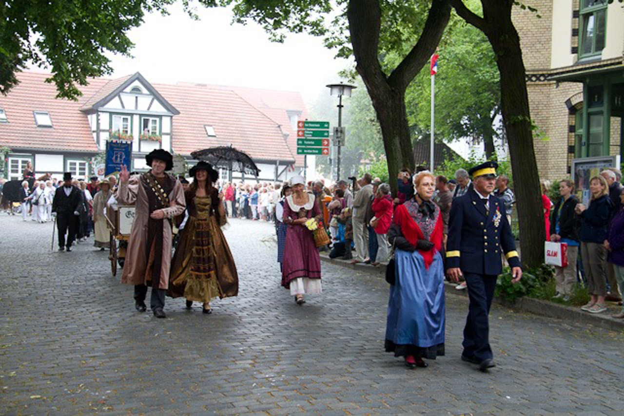 Historische Persönlichkeiten (bei den Kostümen hat das Rostocker Volkstheater unterstützt)