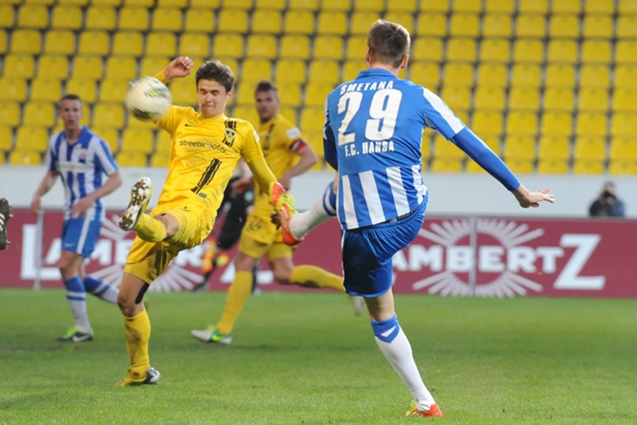 Ondrej Smetana (Hansa Rostock) erzielt den Siegtreffer gegen Alemannia Aachen