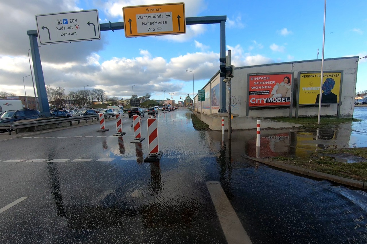 Sturmtief Zeetje sorgte für Hochwasser und Verkehrsbehinderungen in Rostock