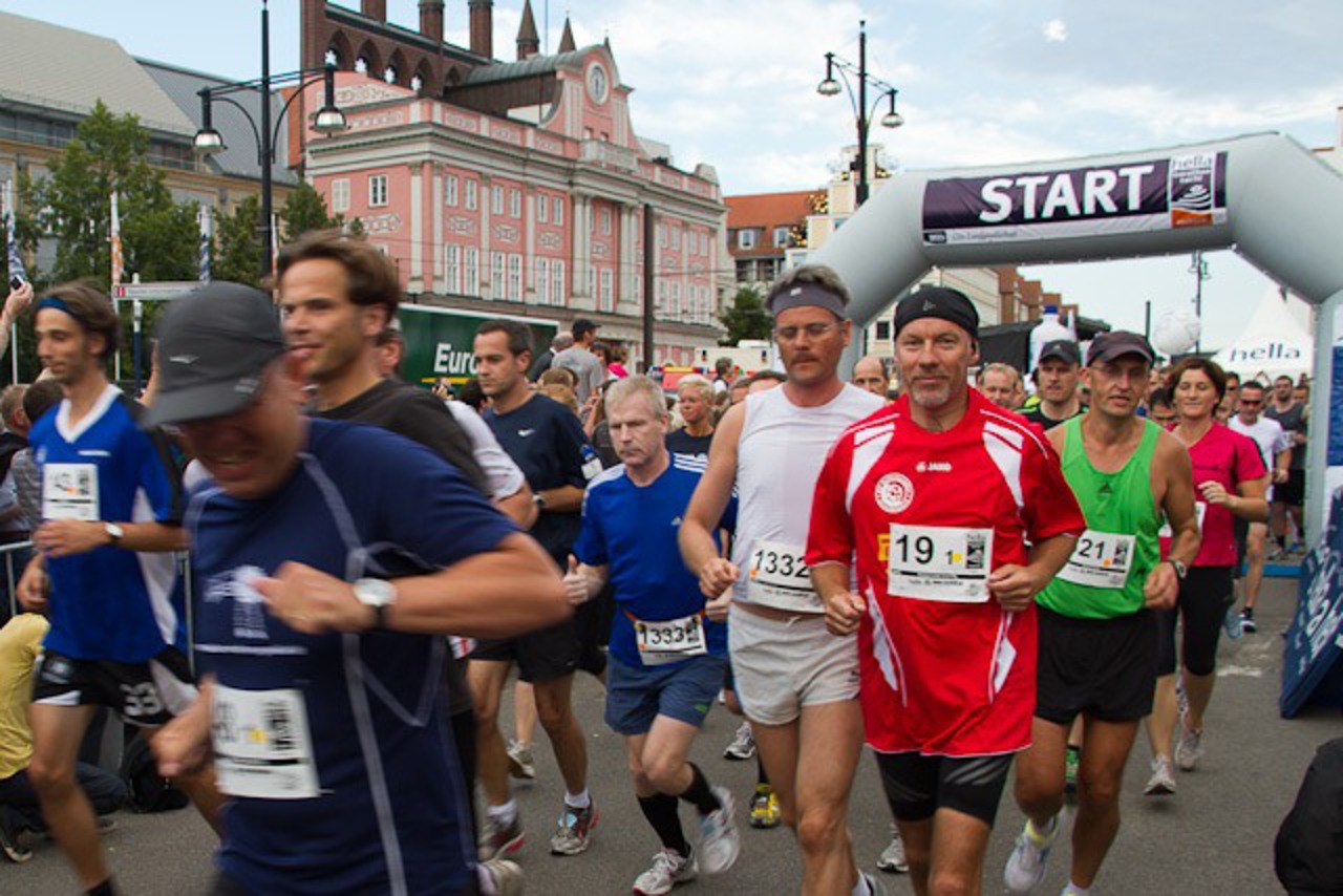 Start in die Marathonnacht um 18 Uhr auf dem Neuen Markt