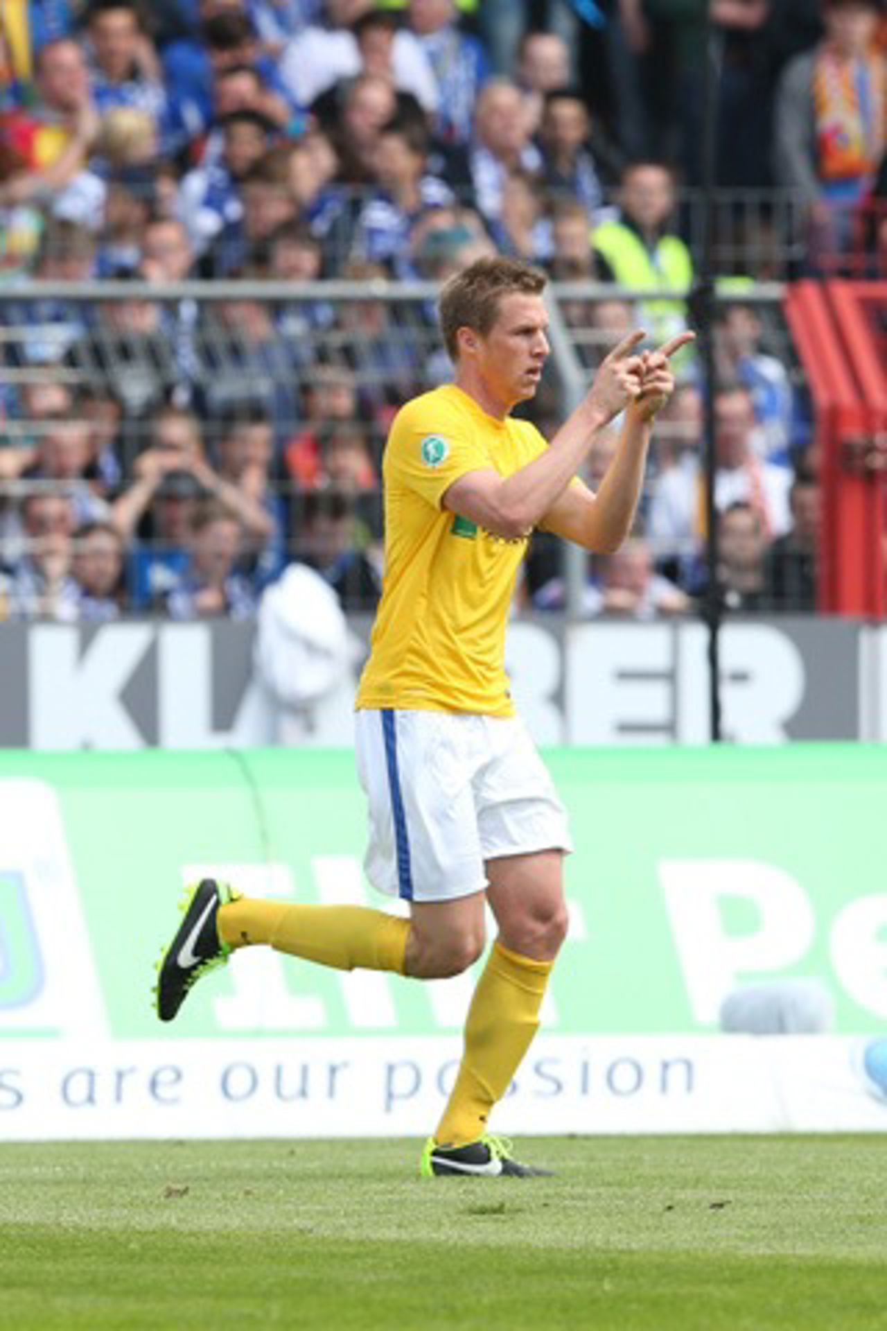 Johan Plat bringt Hansa Rostock gegen den Karlsruher SC mit 1:0 in Führung