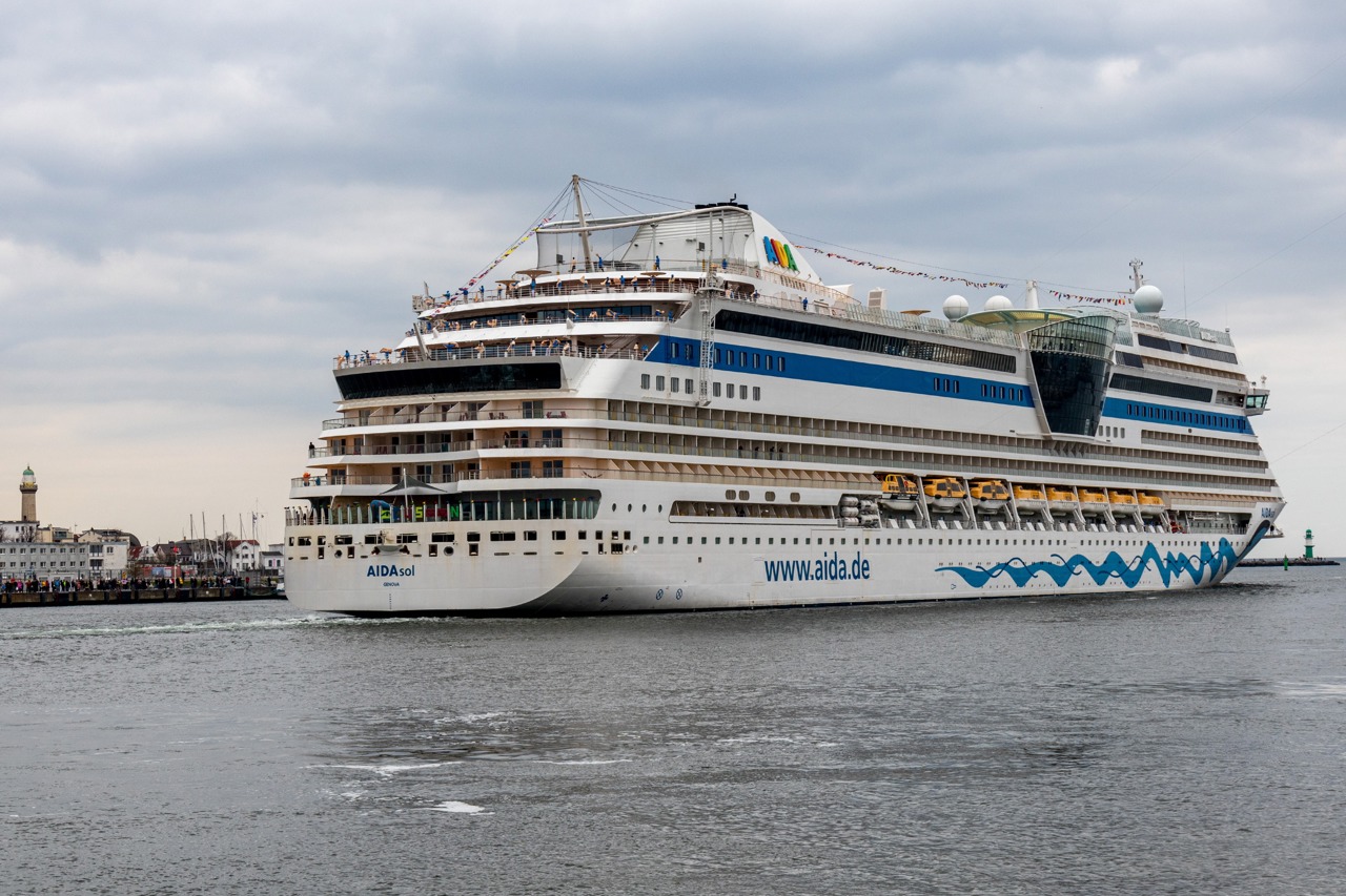 Heute Mittag hat die AIDAsol Warnemünde verlassen, am nächsten Samstag soll sie wieder im Seebad festmachen