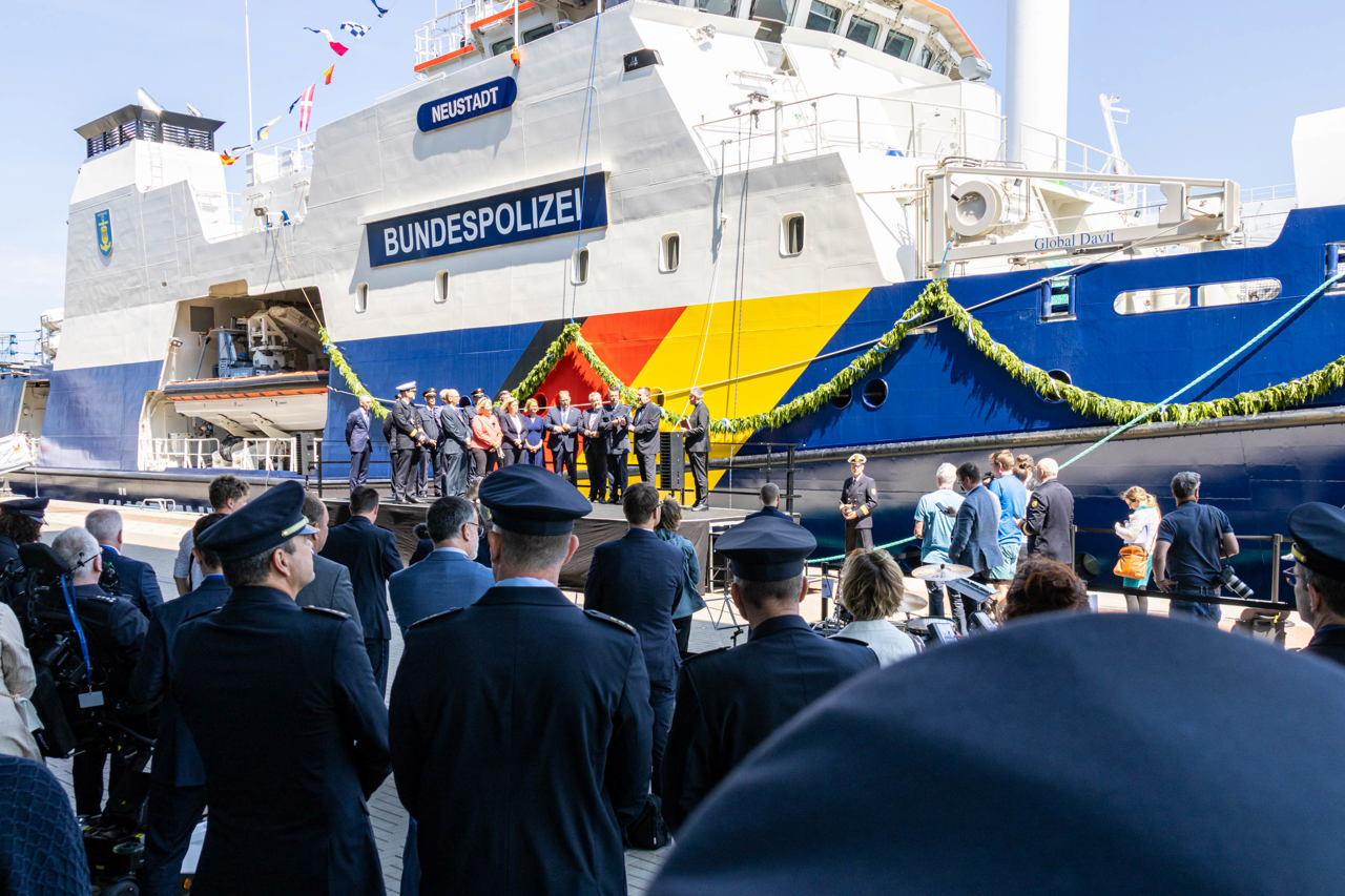 BP 84 „Neustadt“ - Taufe in Warnemünde