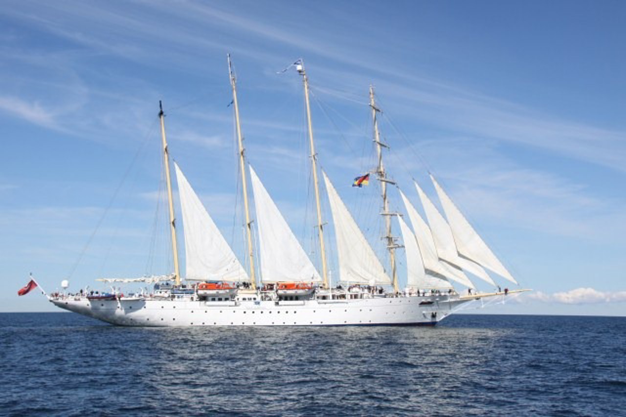 Segelkreuzfahrtschiff Star Flyer ist in diesem Jahr zum ersten Mal nach Warnemünde gekommen