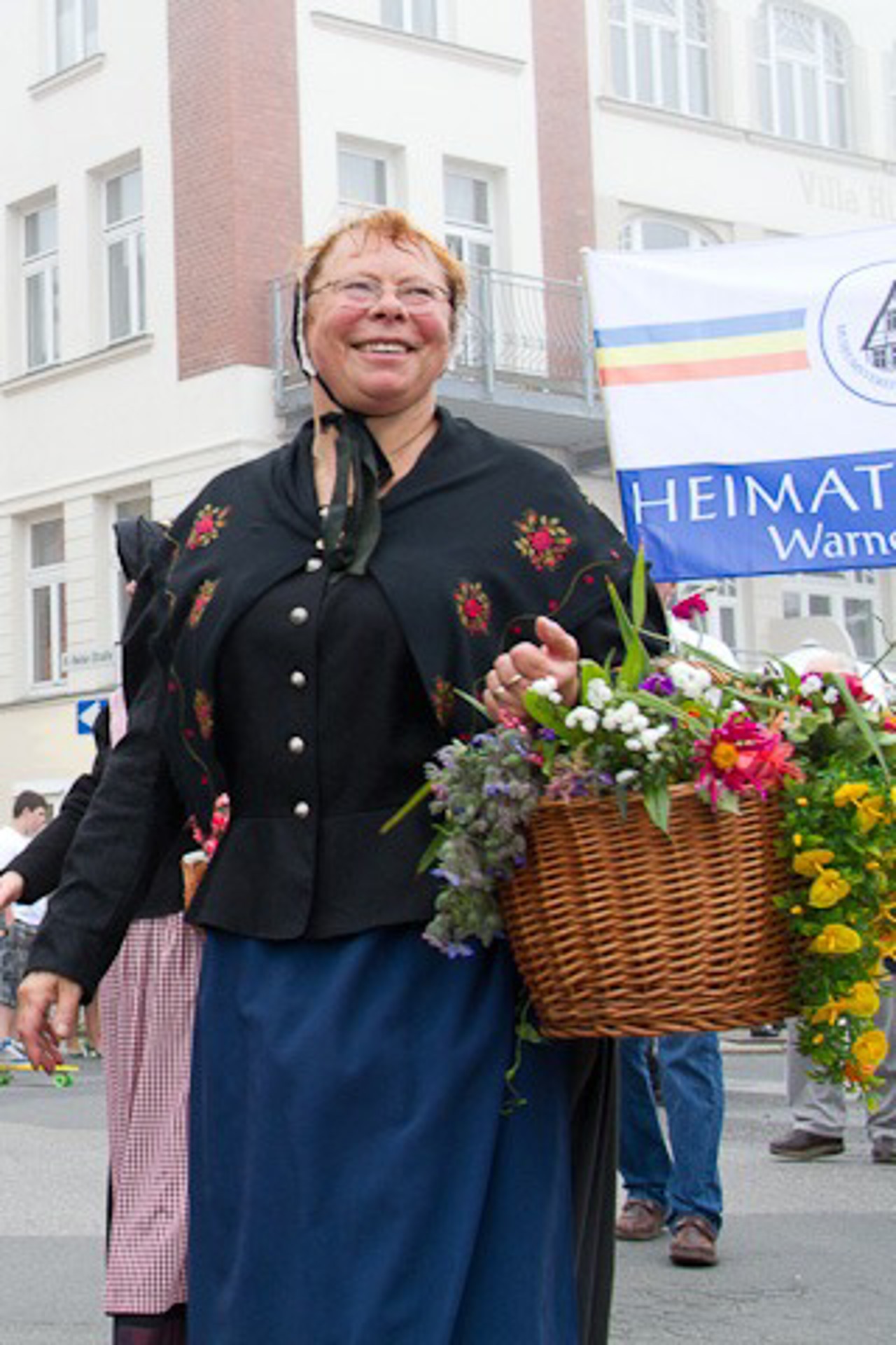 Warnemünder Tracht beim Niegen Ümgang 2012