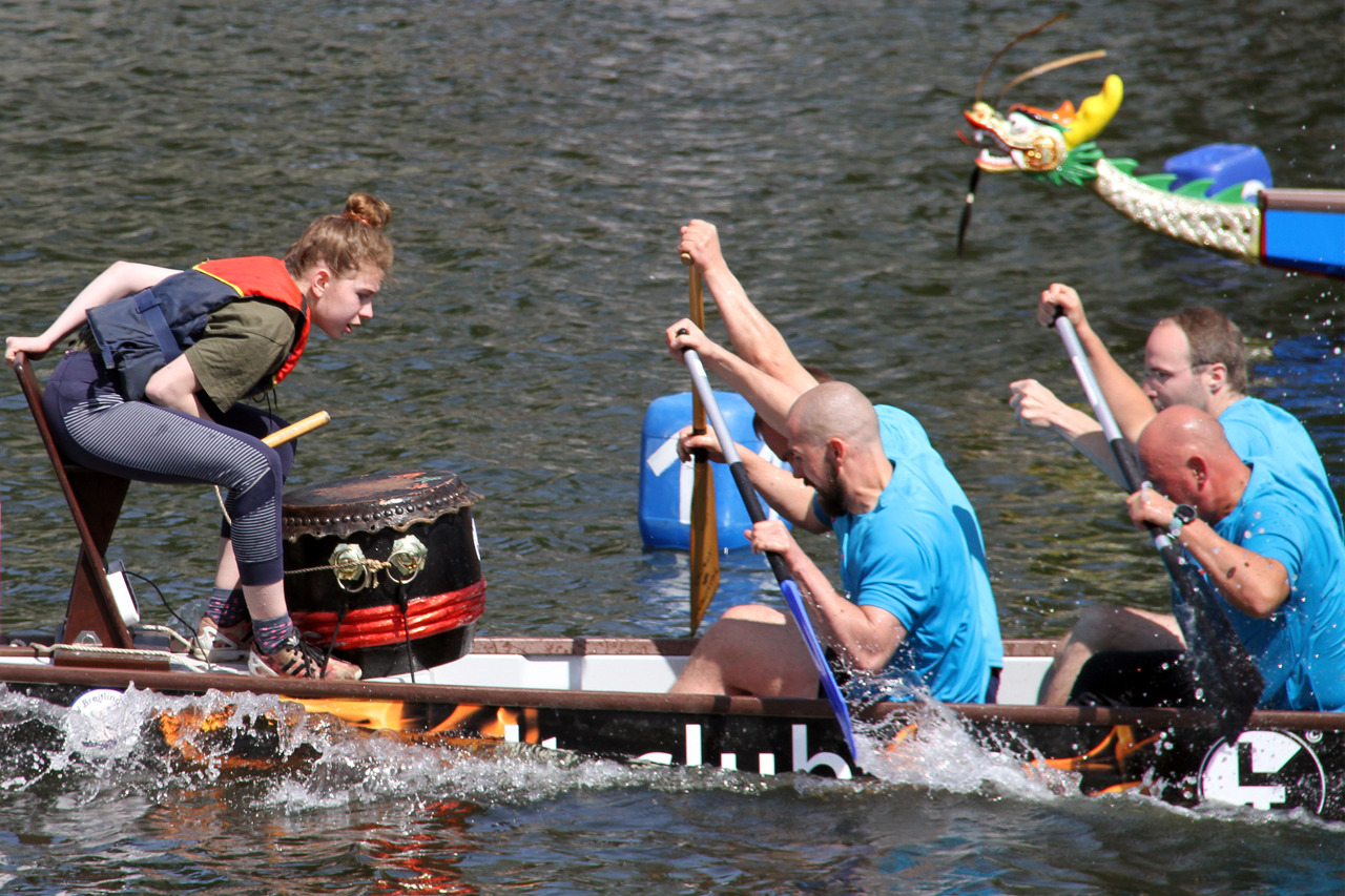 Drachenbootfestival in Warnemünde