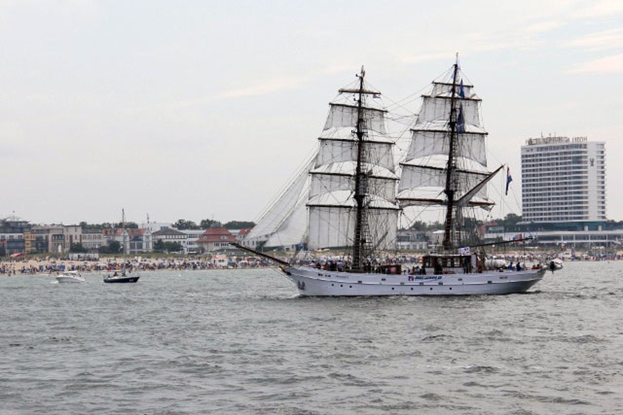 „Aphrodite” bei der Hanse Sail Regatta 2010