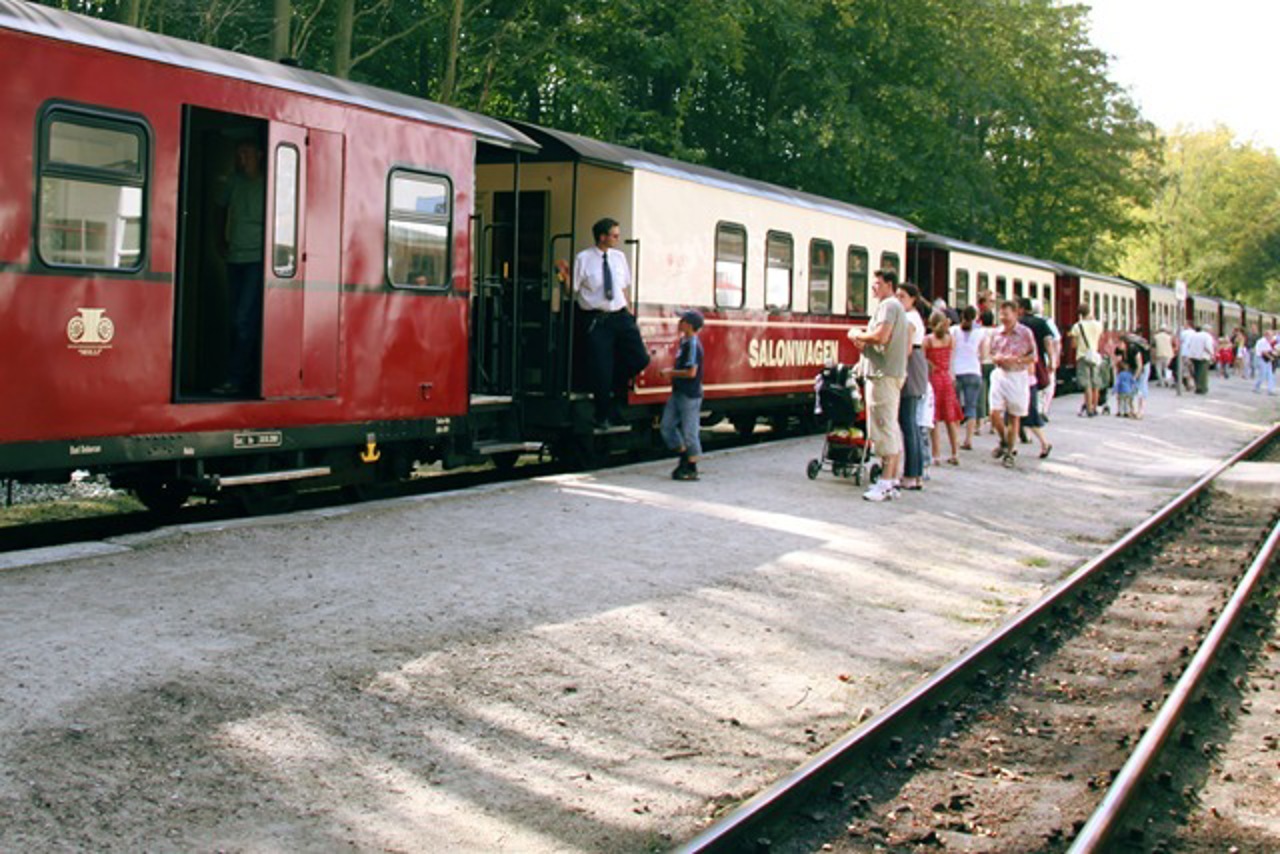 Der Molli am Bahnhof Heiligendamm