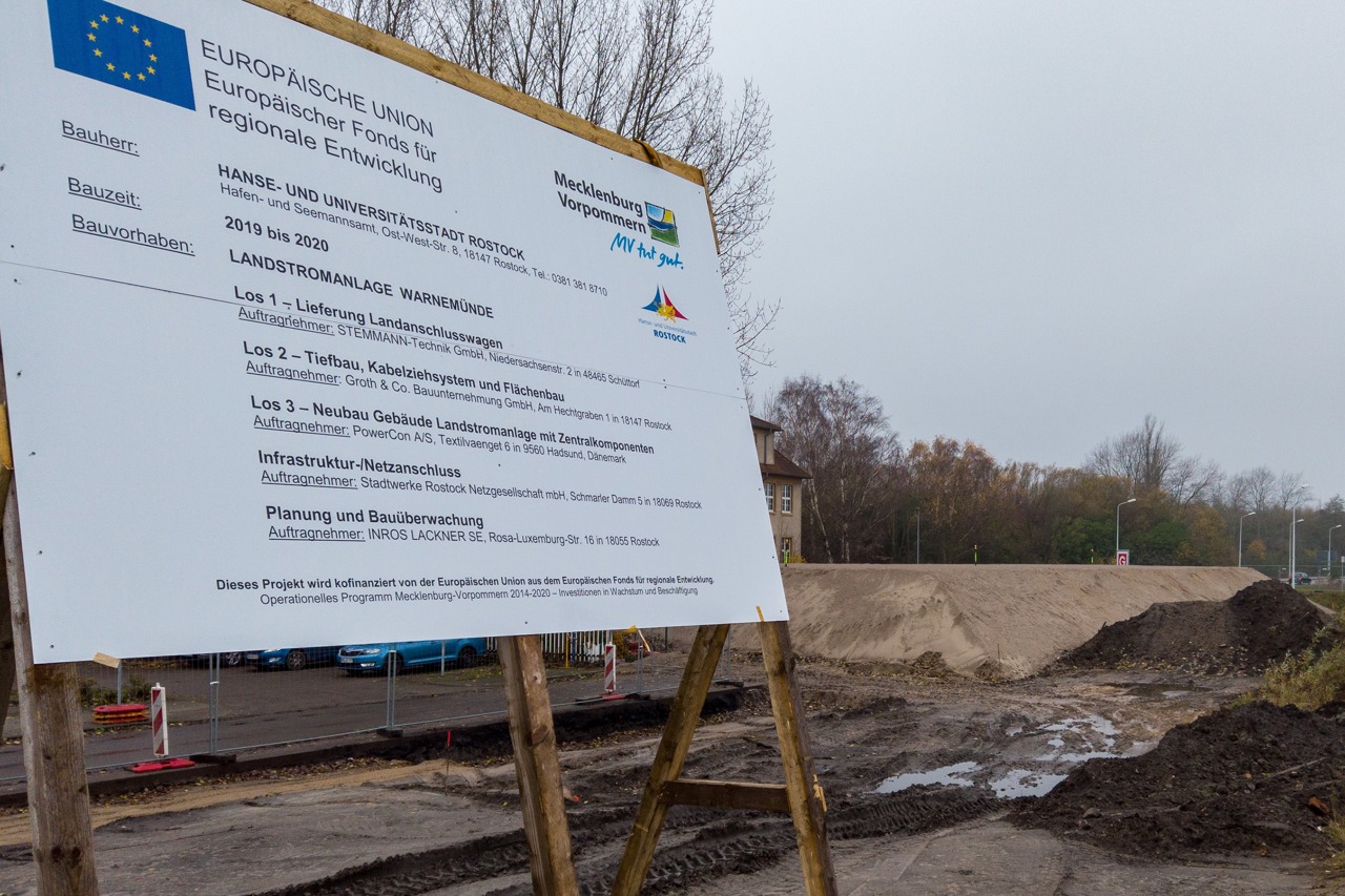 Aufschüttung für das Gebäude zur Landstromversorgung in Warnemünde