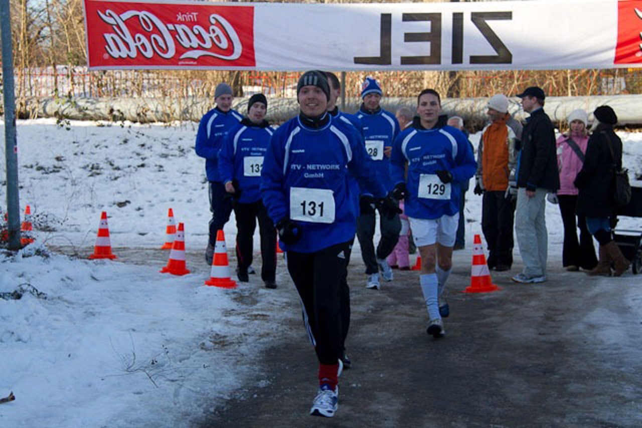 Fußballmannschaft des ESV Rostock beim Neujahrslauf 2011