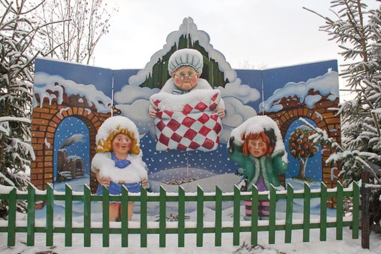 Frau Holle auf dem Rostocker Weihnachtsmarkt