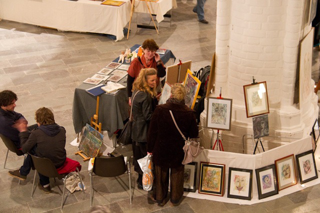 Der Kunstmarkt in der Nikolaikirche gehört zur Kunstnacht, in diesem Jahr zum sechsten Mal