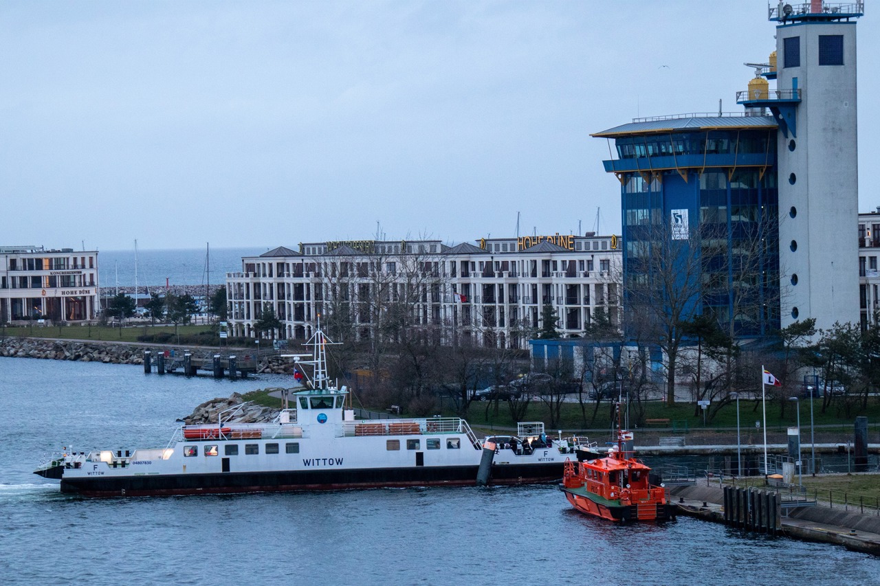 Die Fähre „Wittow“ am Anleger Hohe Düne