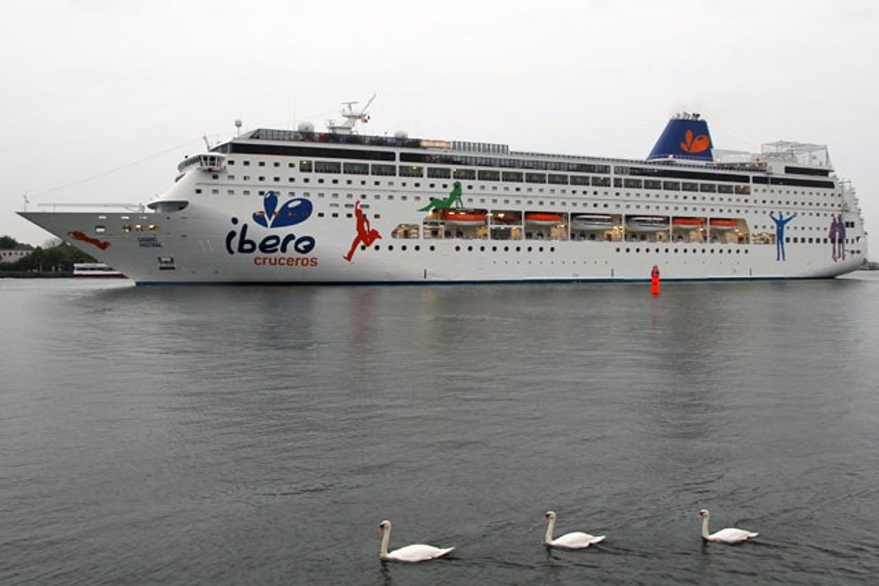 Grand Mistral mit Schwänen
