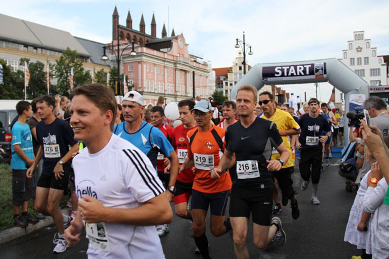 Start zur Rostocker Marathon Nacht 2011