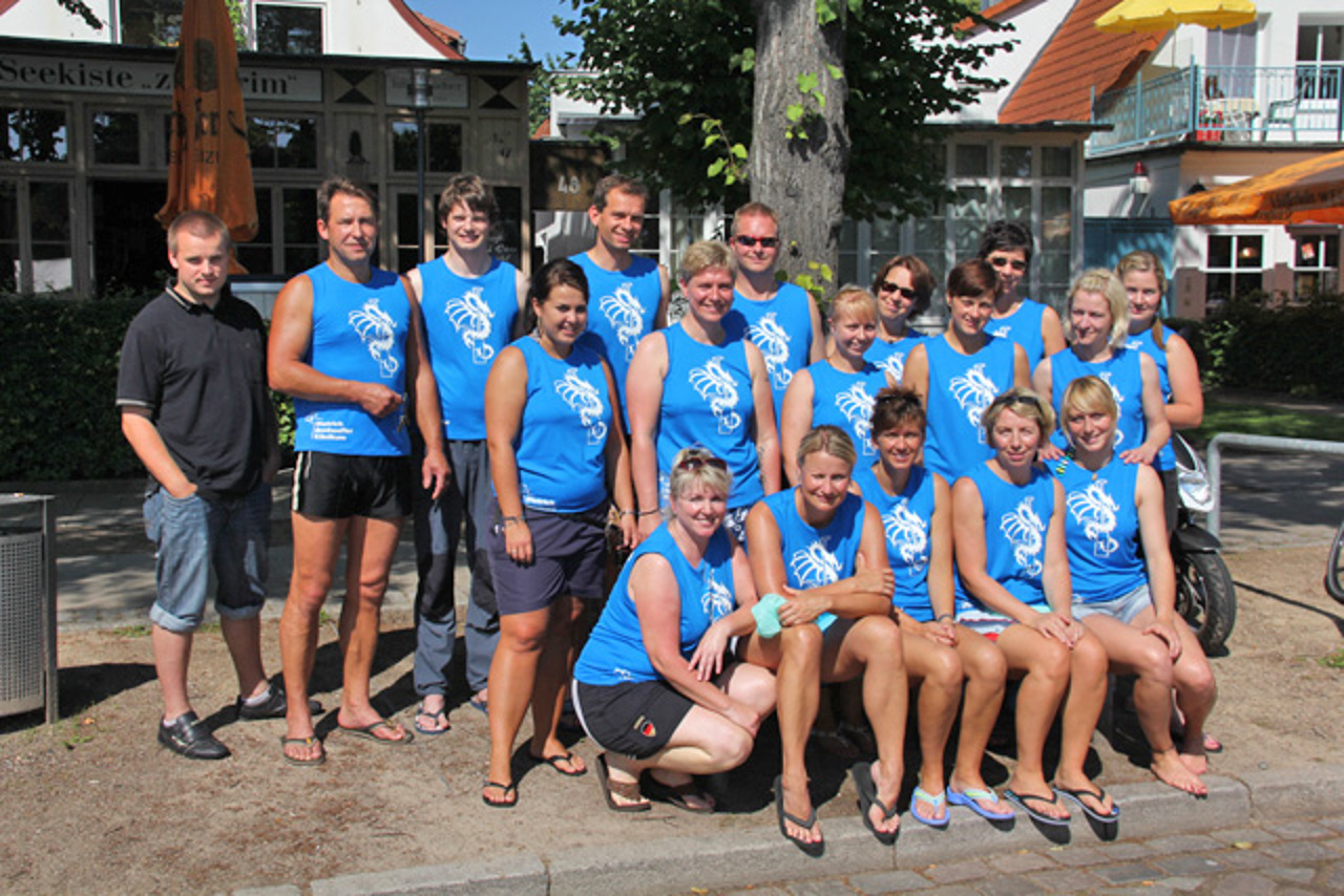 SOS Paddler beim Warnemünder Drachenbootfestival 2011