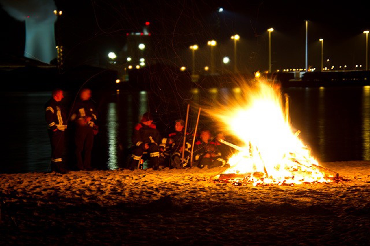 Feuerinstallation aka Lagerfeuer