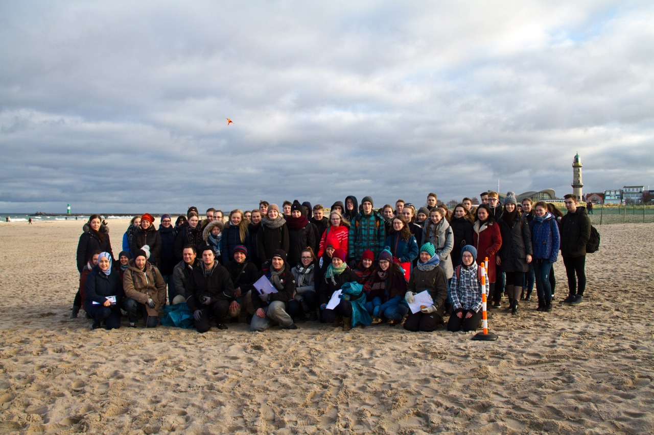 Schüler starten Müllsammelaktion mit dem IOW in Warnemünde
