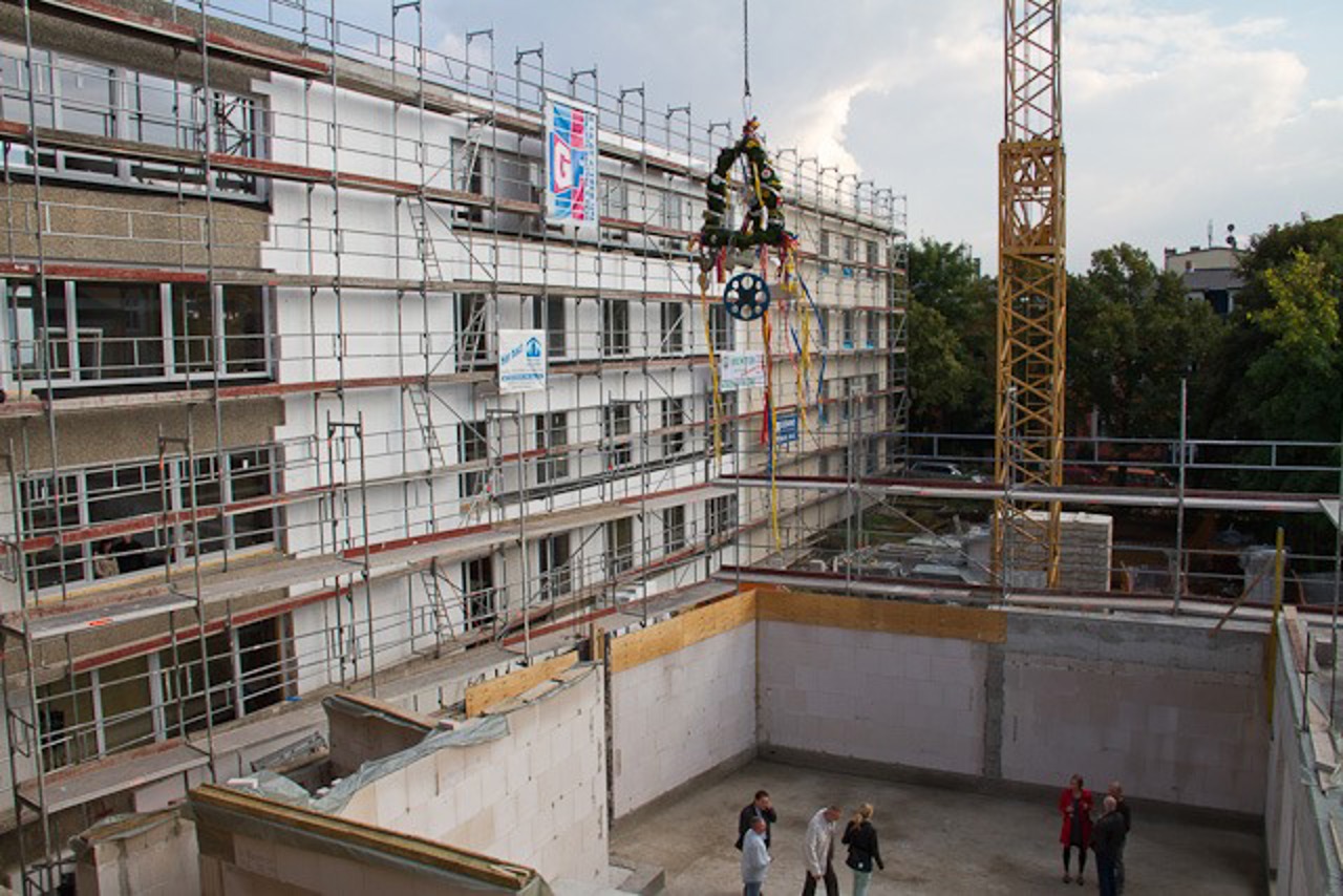 Blick von Norden auf den Kinoanbau