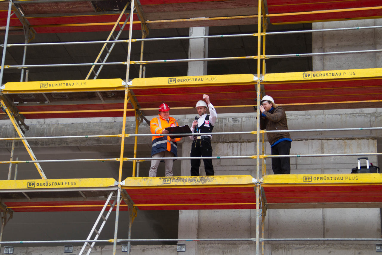 Richtfest auf der Baustelle der Centogene AG in Rostock