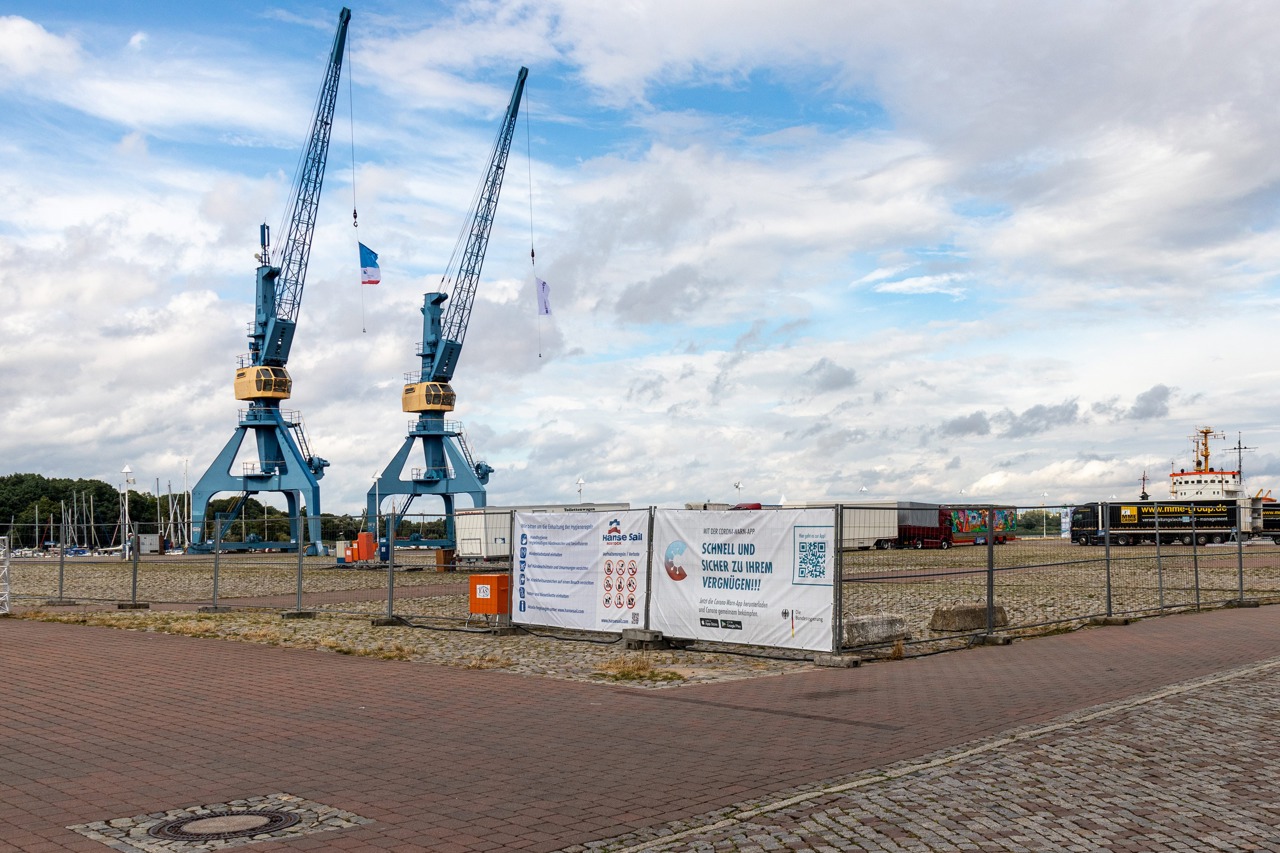 Hanse Sail 2021: Das Hauptveranstaltungsgelände im Stadthafen Rostock ist eingezäunt und auf 15.000 Besucher begrenzt