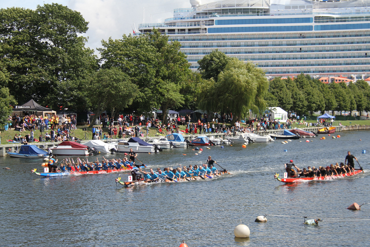 Drachenbootfestival am Alten Strom von Warnemünde 2016