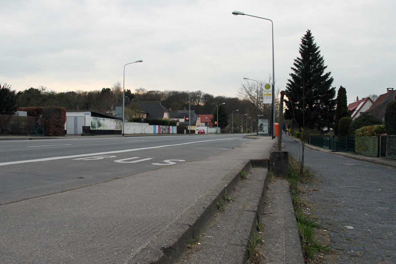 Zu schmal und nicht mobilitätsgerecht - die Haltestelle „Brinckmansdorf“ in Richtung Stadt