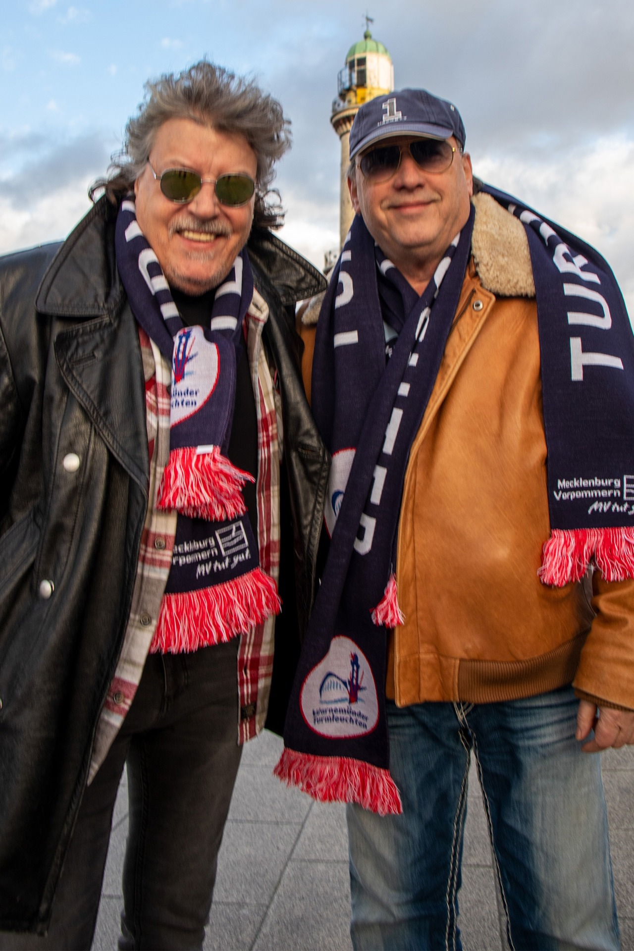 Dieter „Quaster“ Hertrampf (links) und Jürgen Matkowitz wollen beim Warnemünder Turmleuchten am 1. Januar 2020 zusammen mit Dietmar Ränker und Sänger Rollo den Song „Mein Leuchtturm“ präsentieren