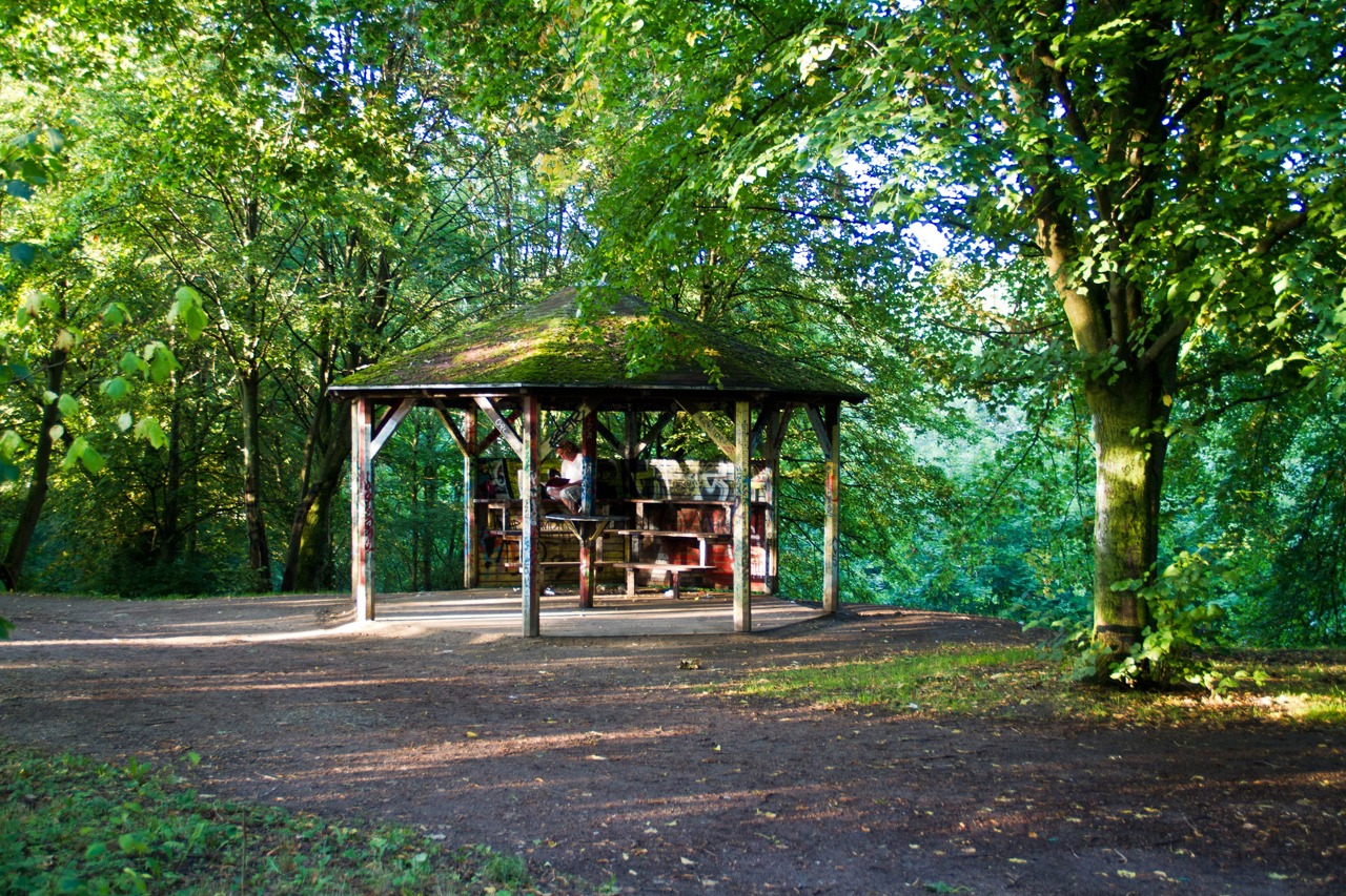 Der Pavillon ist ein beliebter und gut verborgener Treffpunkt.