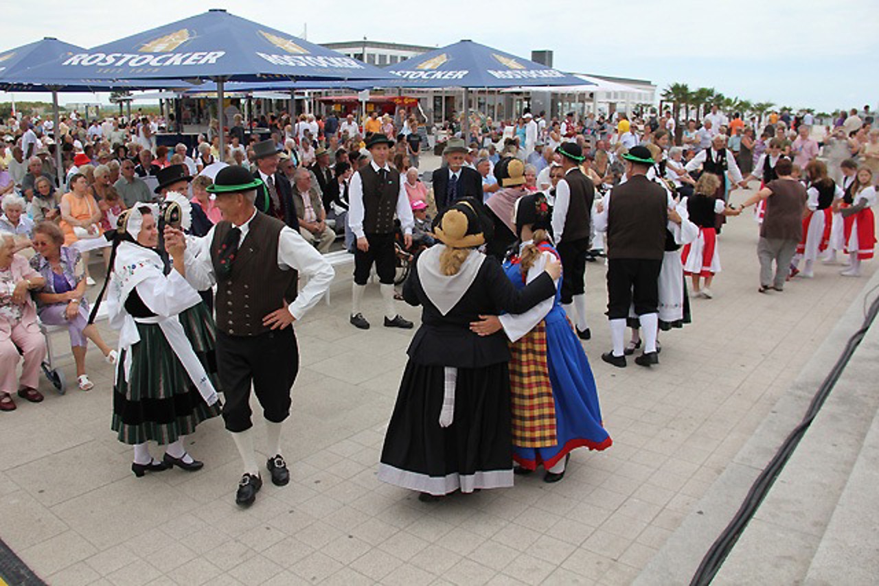 Am Schlusstag der Warnemünder Woche 2012 findet das 12. Trachtentreffen statt