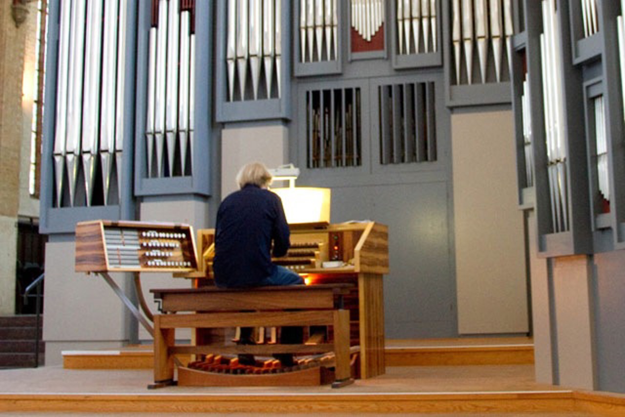 Stefan Reißig an der Orgel