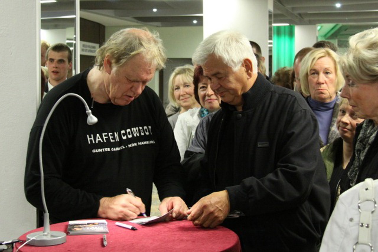 Gunter Gabriel bei der Autogrammstunde nach der Show in der Stadthalle