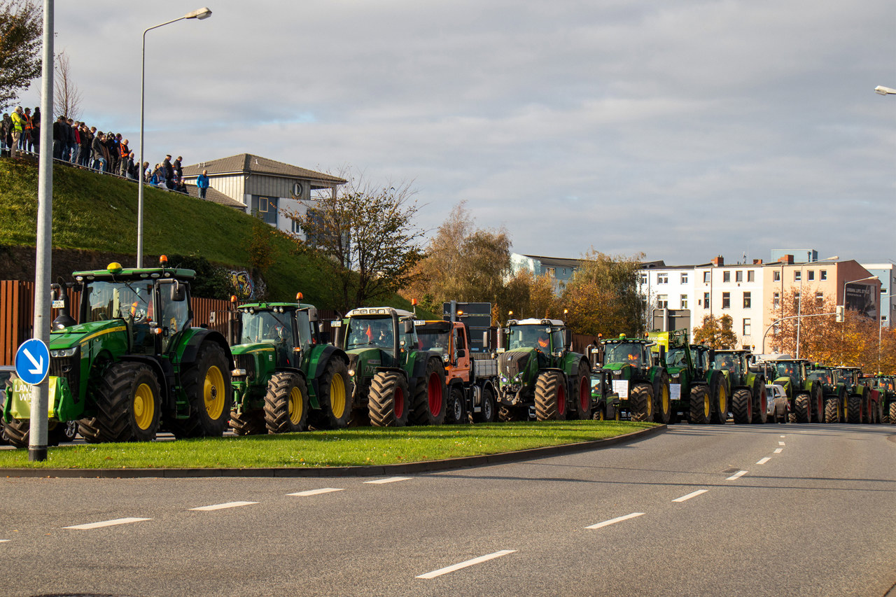 Trecker-Sternfahrt der Landwirte in Rostock