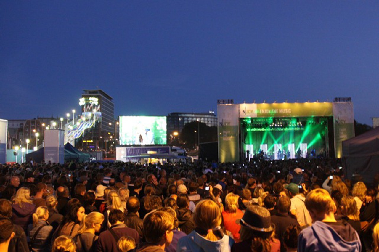 8000 Zuschauer verfolgten vor der NDR-Bühne das Konzert von Tim Bendzko.