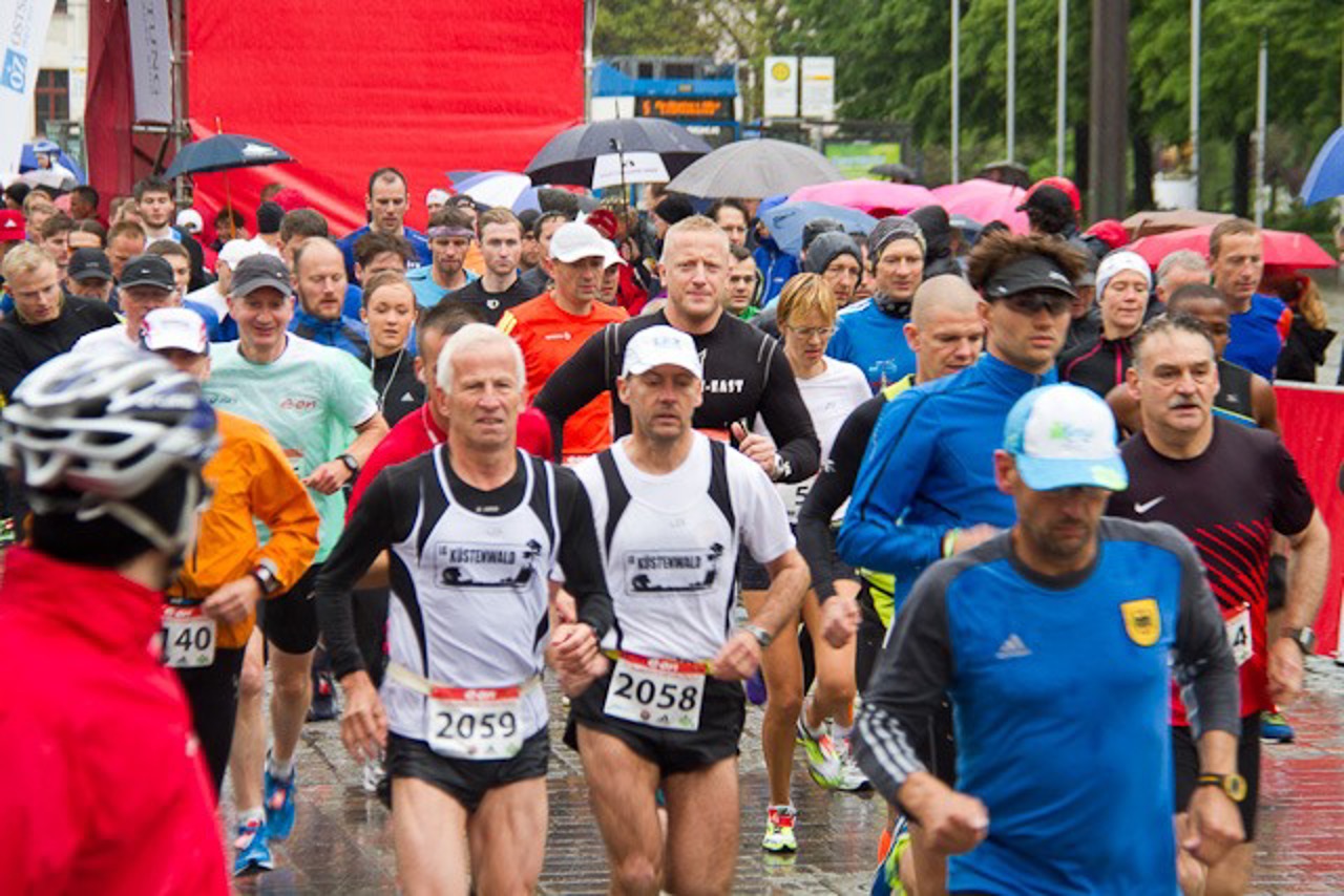 Start für die Halbmarathon- und Staffelläufer