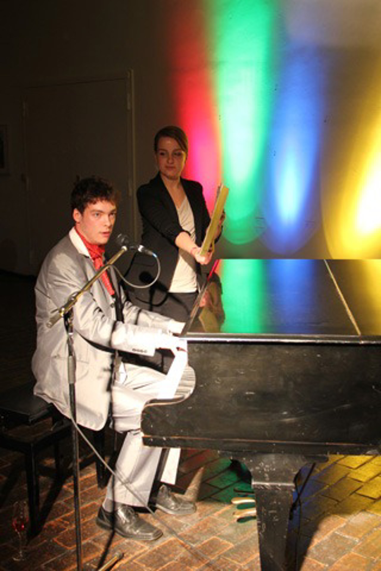 Lukas Rauchstein und Regieassistentin Susanne Kontny in der Kunsthalle