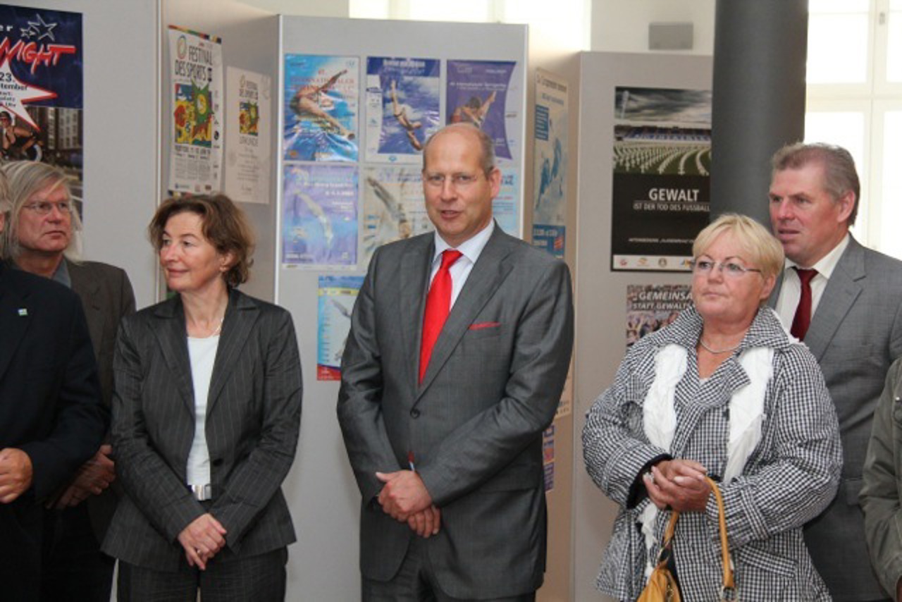 Karina Jens, Georg Scholze und Barbara_Cornelius bei der Eröffnung der Plakatausstellung des Stadtsportbund