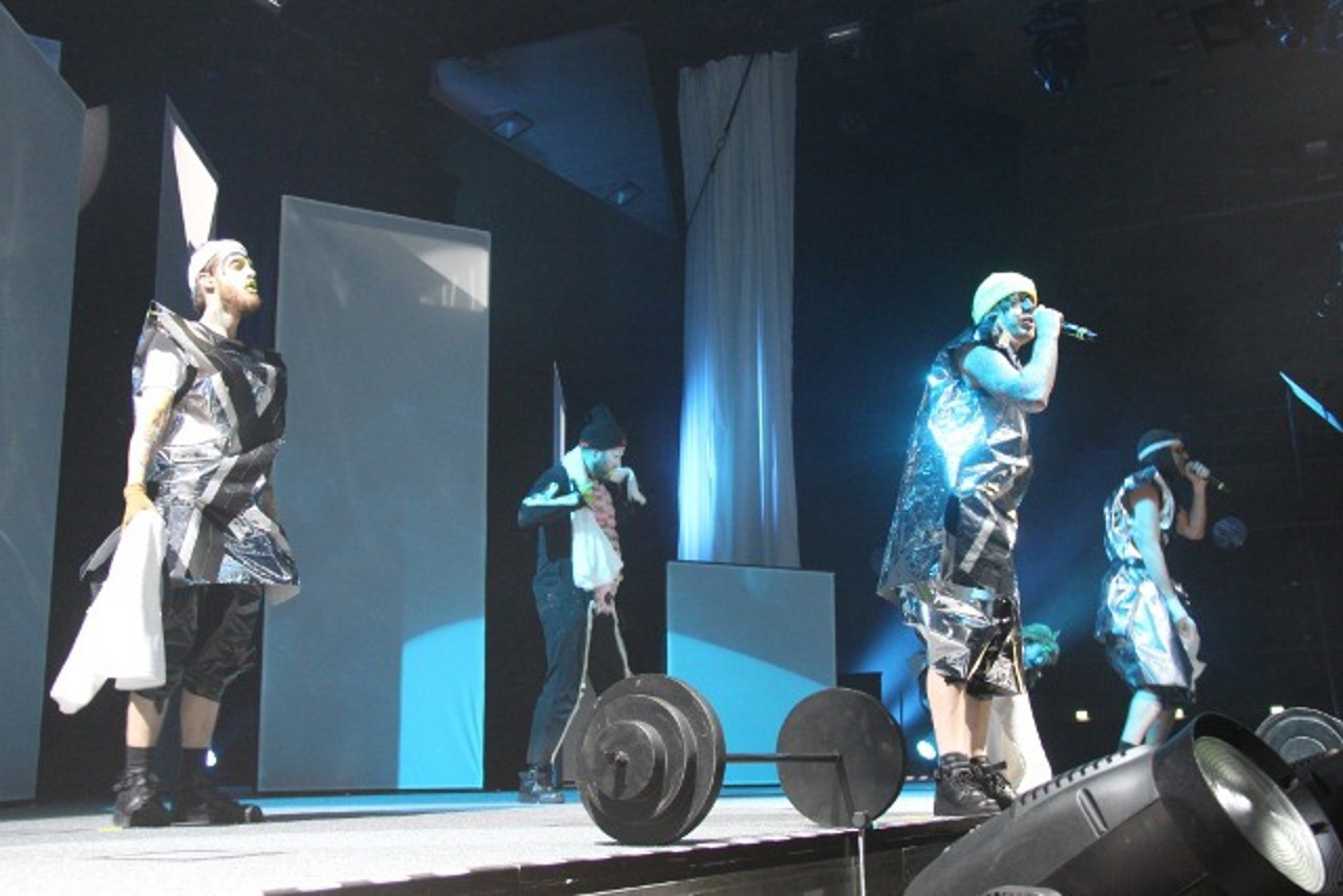 Deichkind eröffnen ihre "Befehl von ganz unten" Tour in der Rostocker Stadthalle