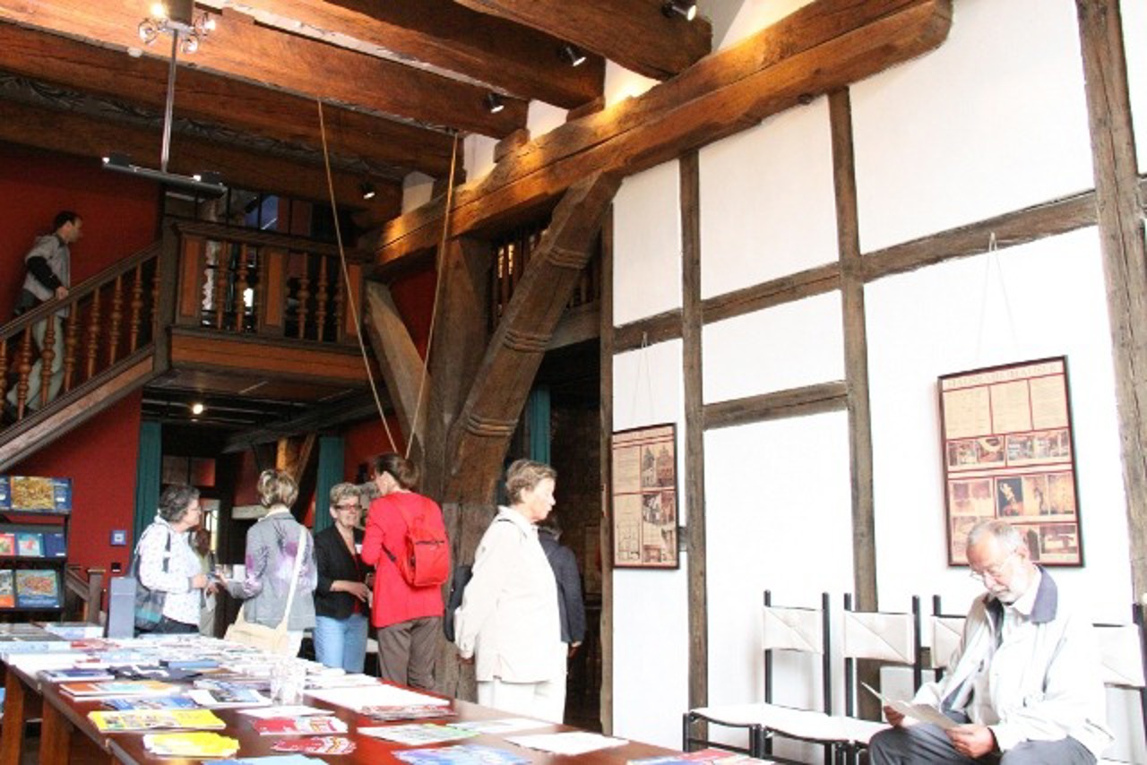 Besucher des Hausbaumhauses beim Tag des offenen Denkmals 2012