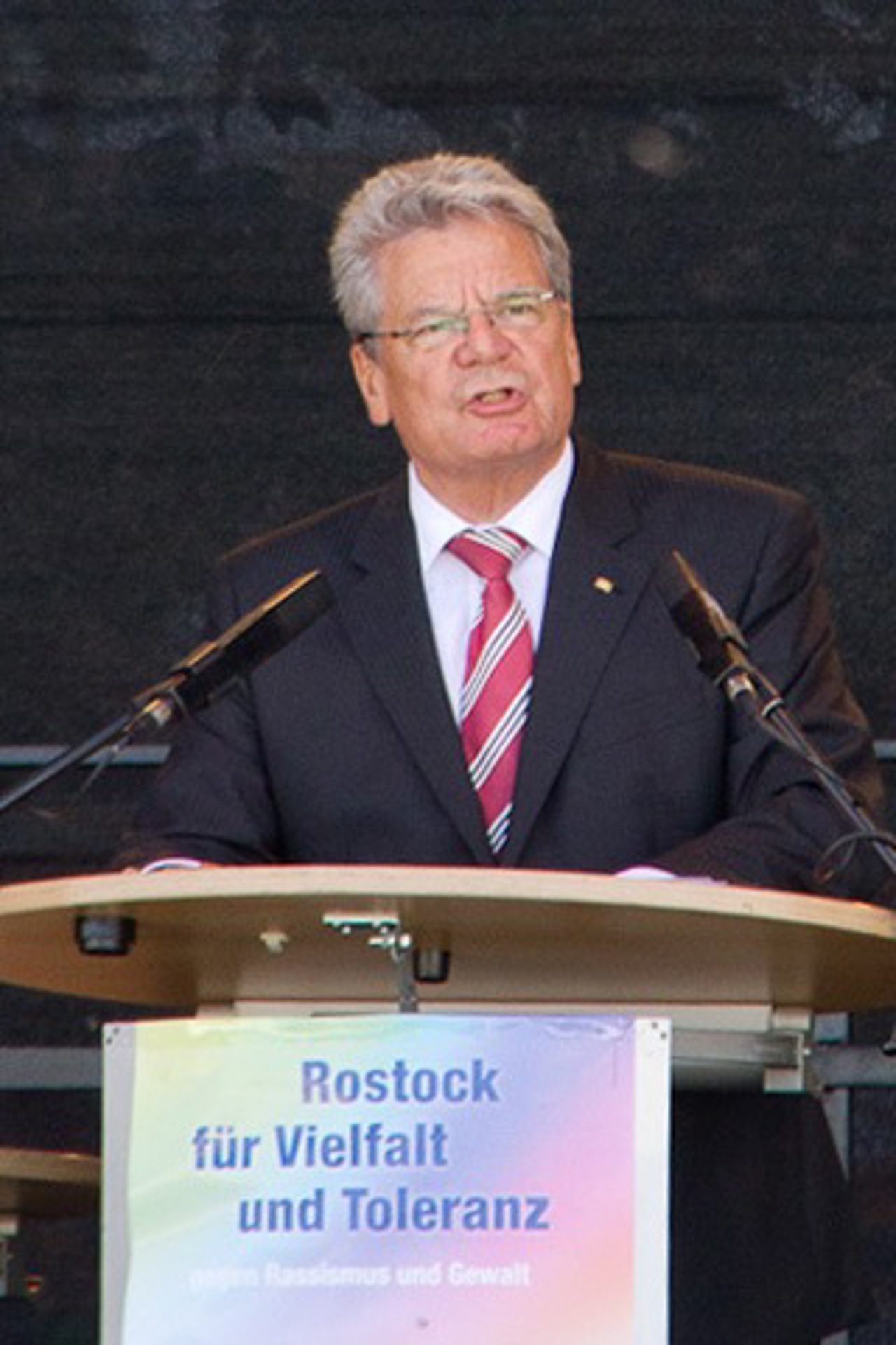 Bundespräsident Joachim Gauck in Lichtenhagen