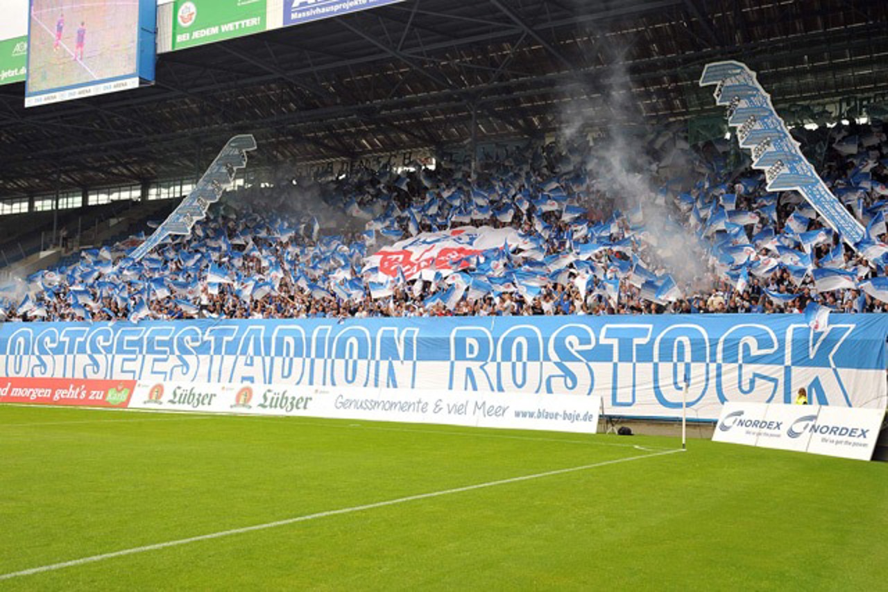 Hansa Rostock gegen Rot-Weiß Erfurt - Choreografie im Hansa-Fanblock