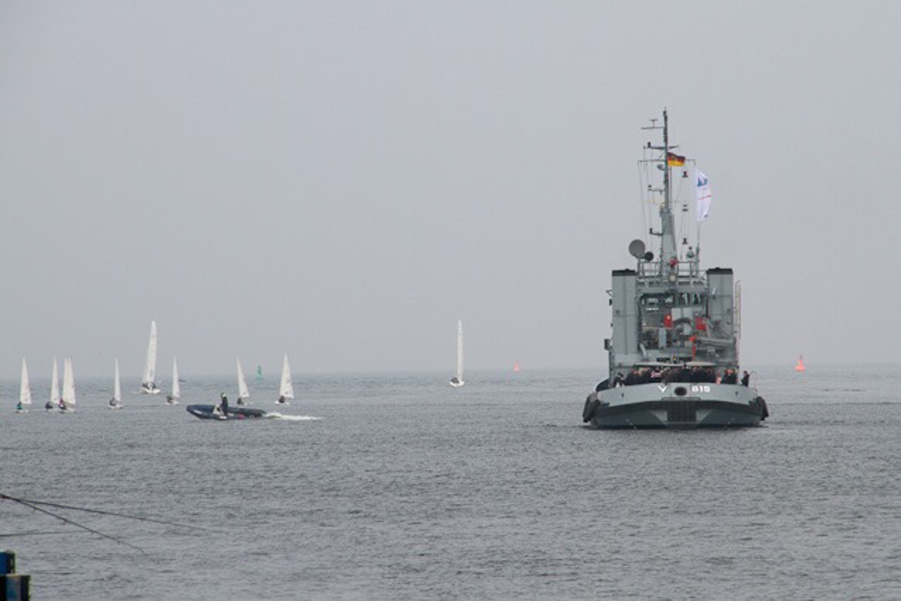 Ein Ausflug ins Segelrevier gehört zur Präsentation von Warnemünde als Bewerber für die Austragung olympischer Segelwettbewerbe.